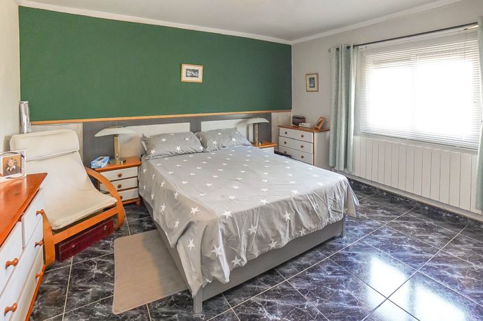 Image No.5-3 Bed Property for sale