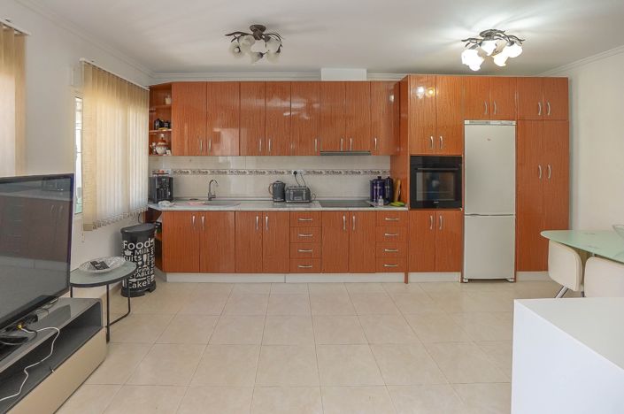 Image No.18-2 Bed Townhouse for sale
