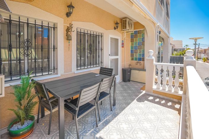 Image No.9-2 Bed Townhouse for sale