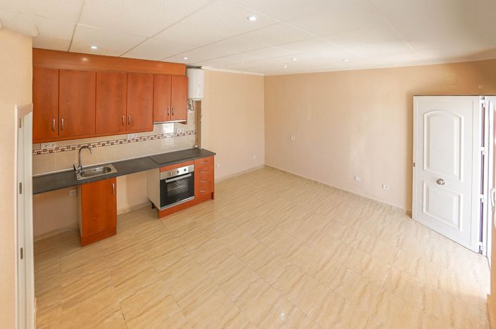 Image No.14-1 Bed Townhouse for sale