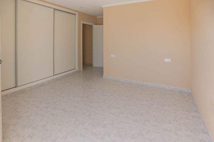 Image No.7-1 Bed Townhouse for sale