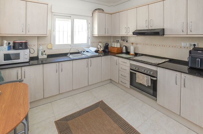 Image No.13-3 Bed Villa / Detached for sale