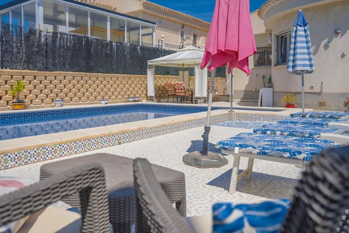 Image No.38-3 Bed Villa / Detached for sale
