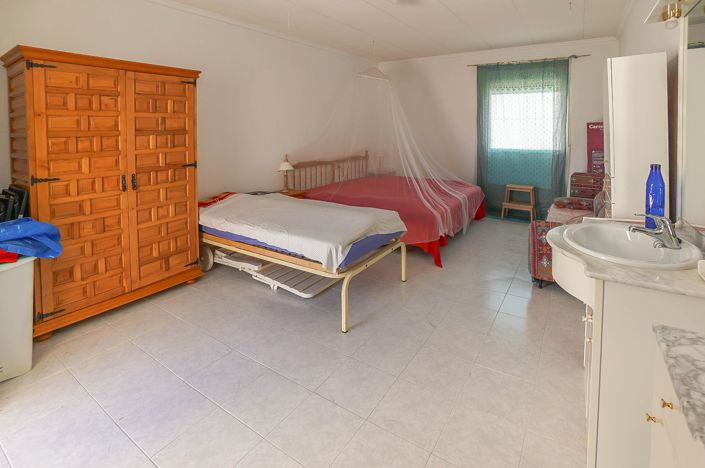 Image No.15-2 Bed House for sale