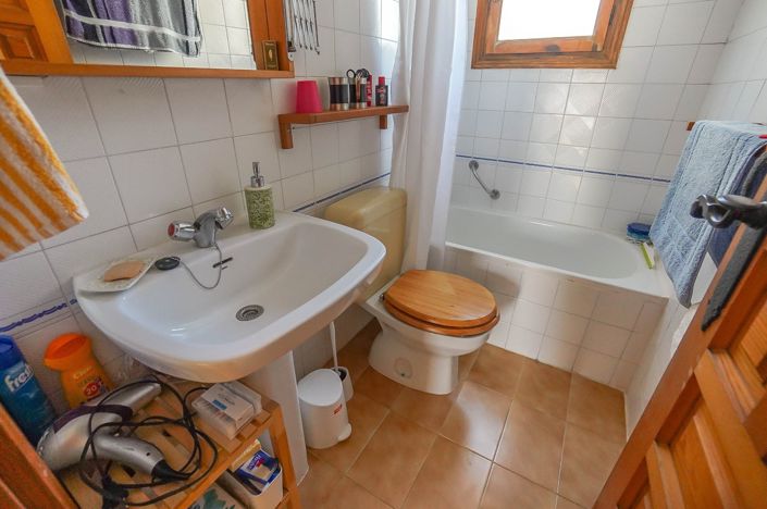 Image No.5-2 Bed House for sale