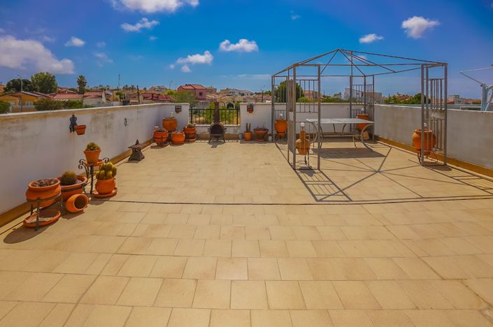 Image No.21-3 Bed Quad for sale