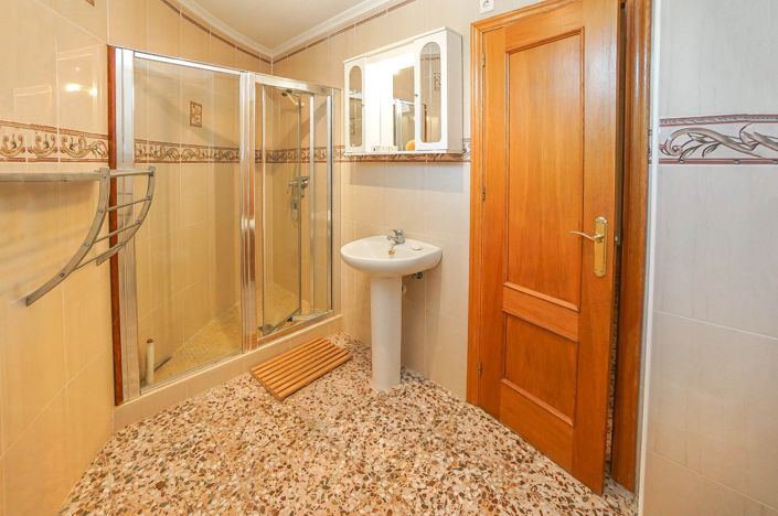 Image No.37-3 Bed Villa / Detached for sale