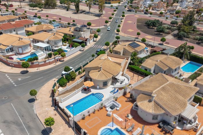 Image No.47-3 Bed Villa / Detached for sale