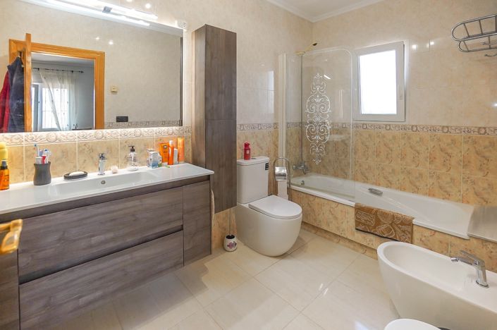 Image No.6-3 Bed Villa / Detached for sale