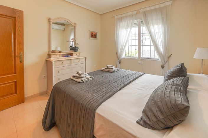 Image No.20-3 Bed Villa / Detached for sale