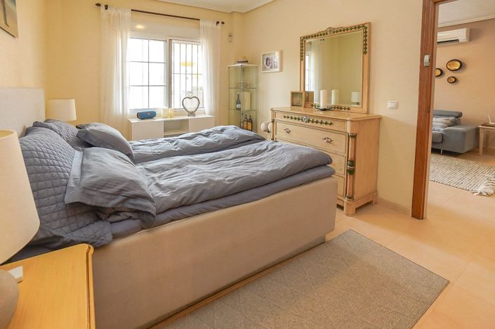 Image No.27-3 Bed Villa / Detached for sale