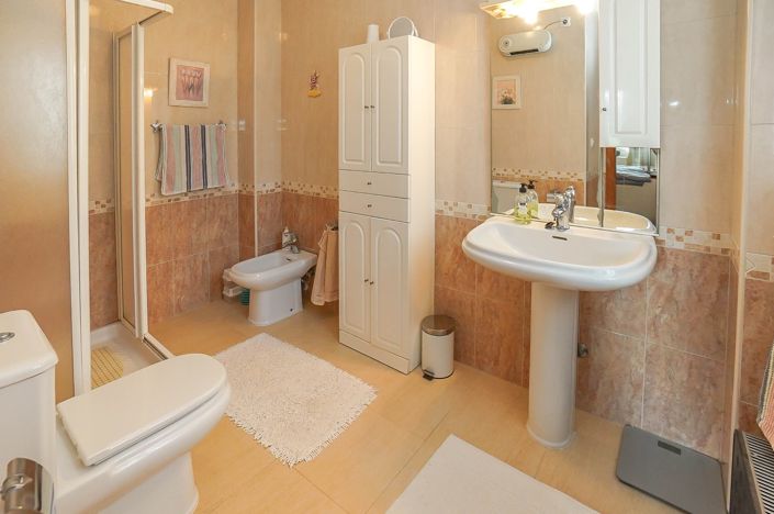Image No.9-3 Bed Villa / Detached for sale
