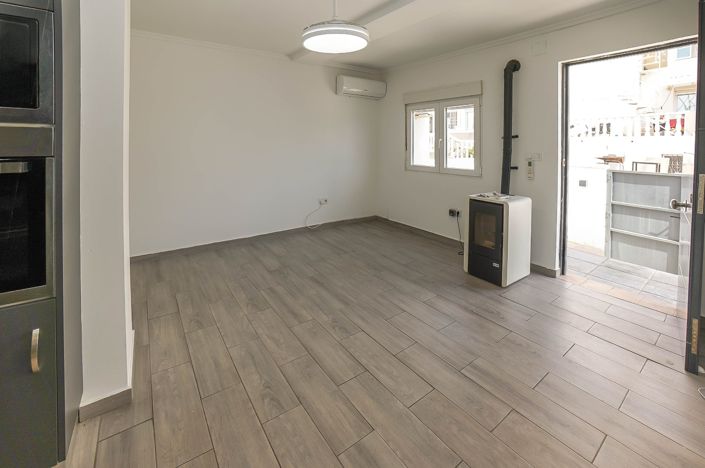 Image No.5-2 Bed House for sale