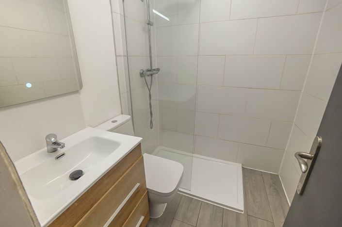 Image No.8-2 Bed House for sale