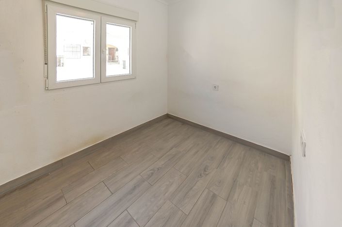 Image No.9-2 Bed House for sale