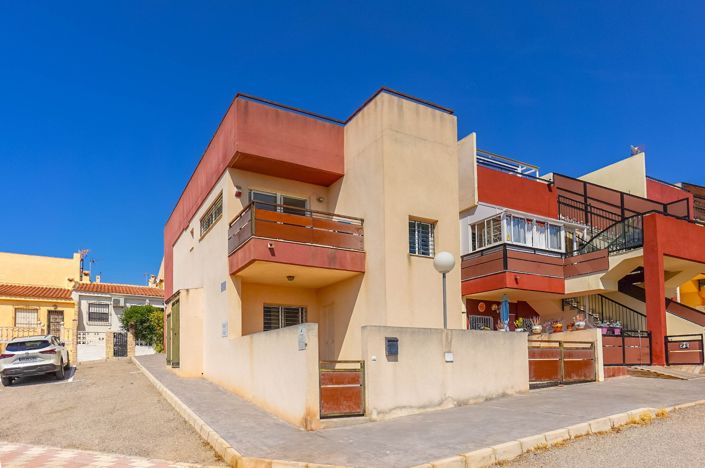 Image No.25-3 Bed Townhouse for sale
