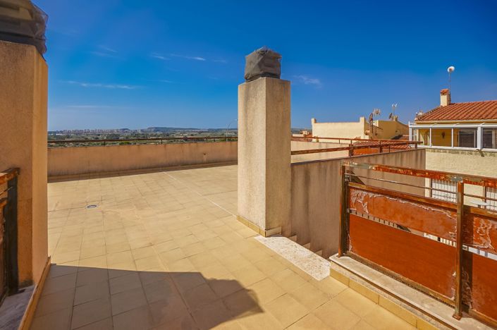 Image No.28-3 Bed Townhouse for sale