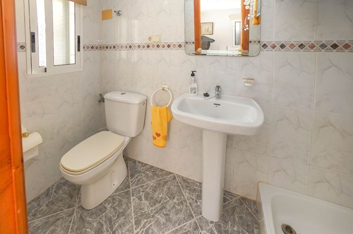 Image No.5-2 Bed Villa / Detached for sale