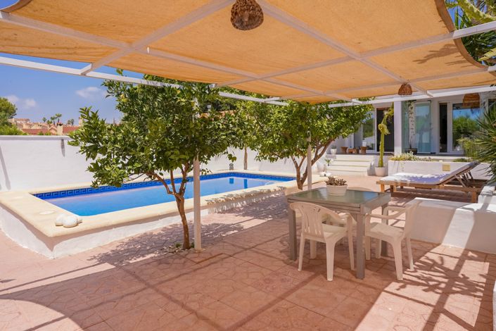 Image No.18-4 Bed Villa / Detached for sale