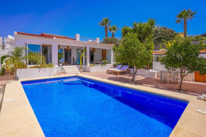 Image No.39-4 Bed Villa / Detached for sale