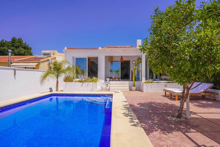 Image No.42-4 Bed Villa / Detached for sale