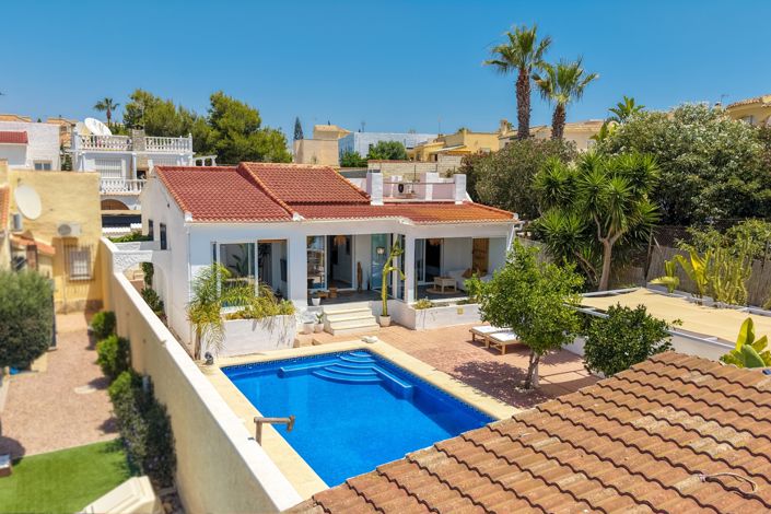 Image No.44-4 Bed Villa / Detached for sale