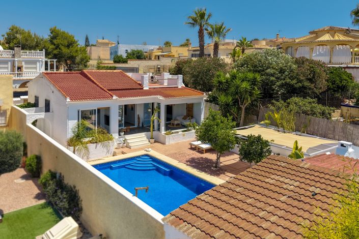 Image No.45-4 Bed Villa / Detached for sale