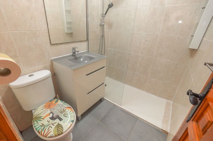 Image No.6-2 Bed House for sale