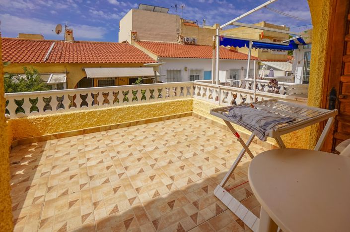 Image No.8-2 Bed House for sale