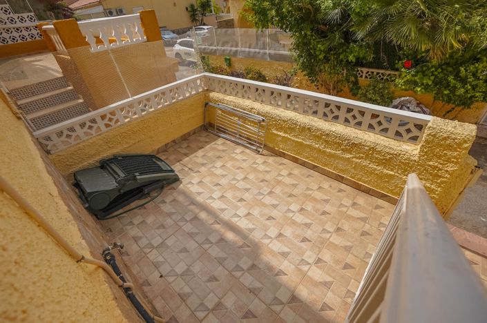 Image No.9-2 Bed House for sale