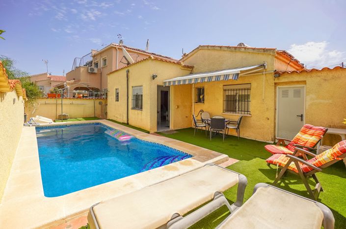 Detached in La Marina