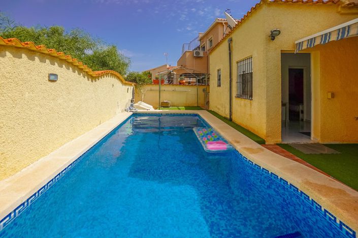 Image No.24-3 Bed Villa / Detached for sale