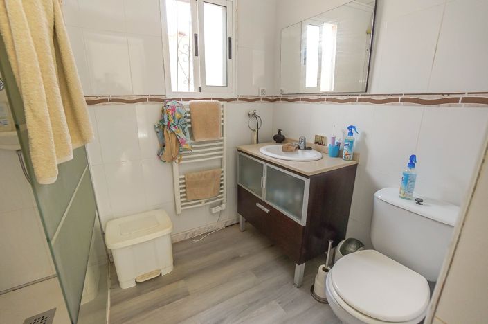 Image No.6-3 Bed Villa / Detached for sale