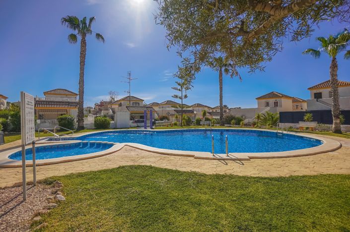 Image No.24-3 Bed Villa / Detached for sale