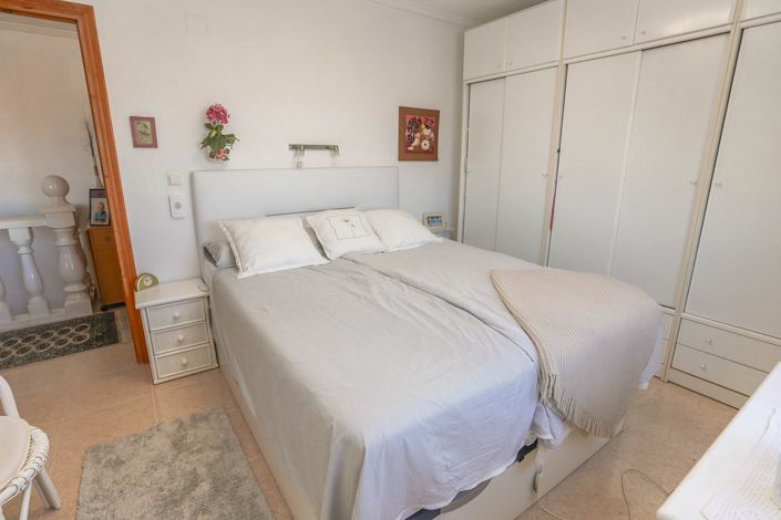 Image No.14-2 Bed Townhouse for sale