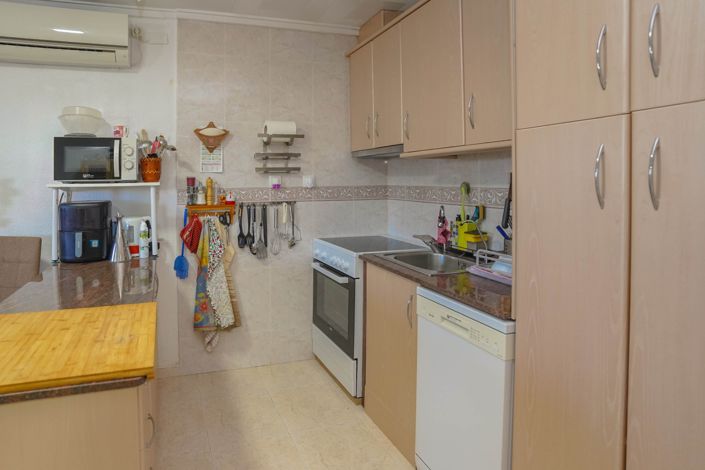 Image No.18-2 Bed Townhouse for sale