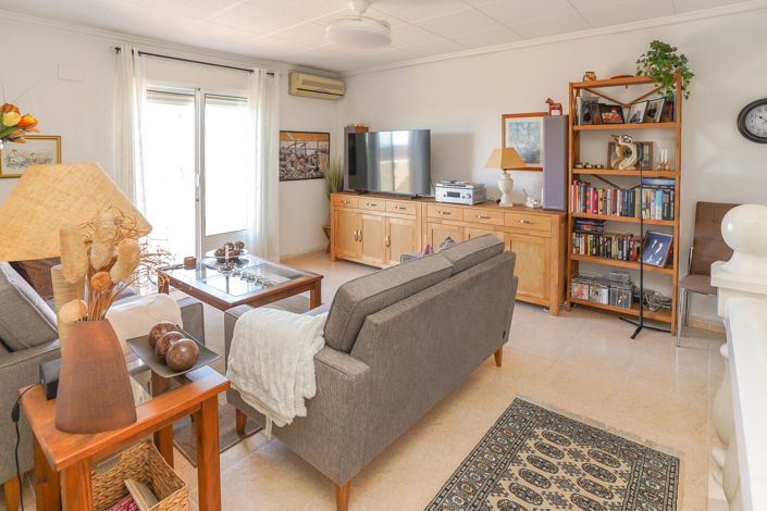 Image No.2-2 Bed Townhouse for sale
