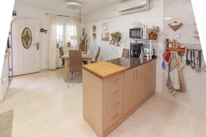 Image No.20-2 Bed Townhouse for sale