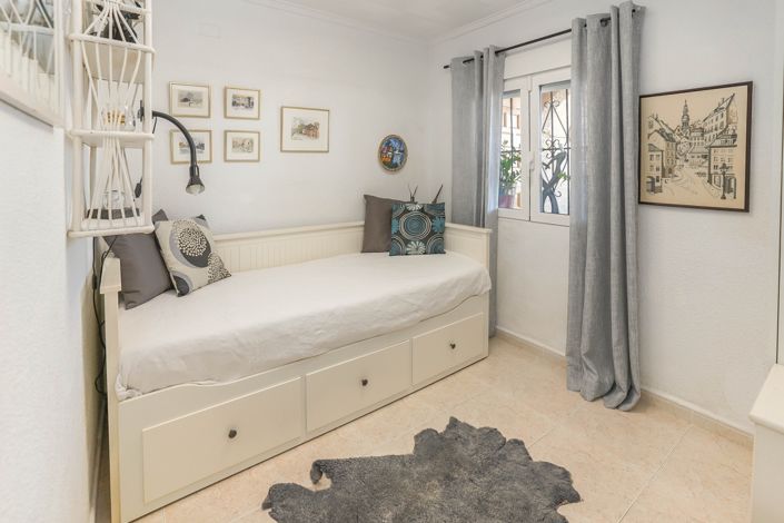 Image No.8-2 Bed Townhouse for sale