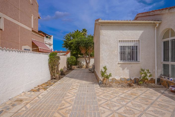 Image No.13-2 Bed Villa / Detached for sale