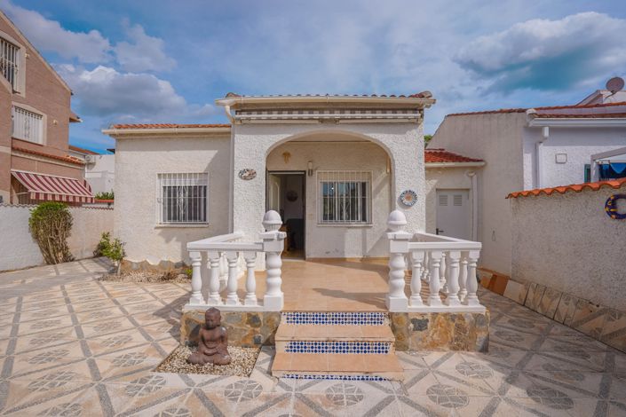 Image No.8-2 Bed Villa / Detached for sale