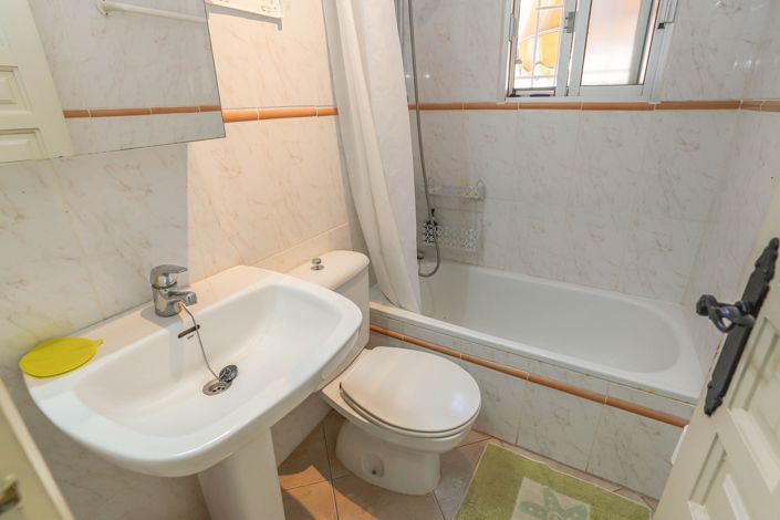 Image No.8-2 Bed Villa / Detached for sale