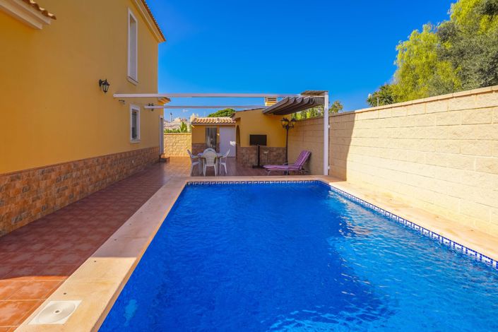 Image No.10-3 Bed Villa / Detached for sale