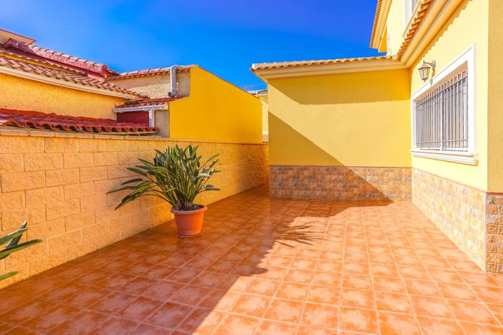 Image No.32-3 Bed Villa / Detached for sale