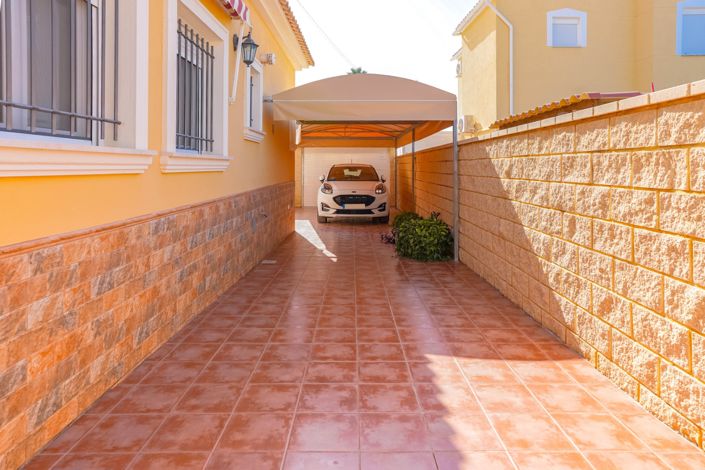 Image No.39-3 Bed Villa / Detached for sale