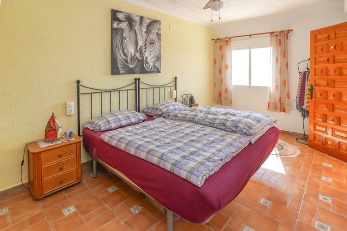 Image No.16-2 Bed Townhouse for sale