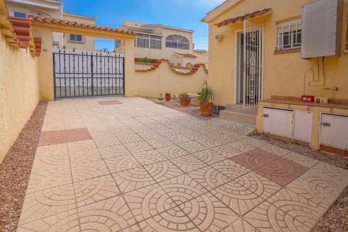 Image No.25-2 Bed Villa / Detached for sale