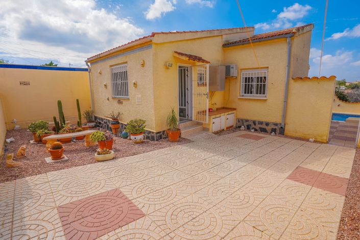 Image No.26-2 Bed Villa / Detached for sale
