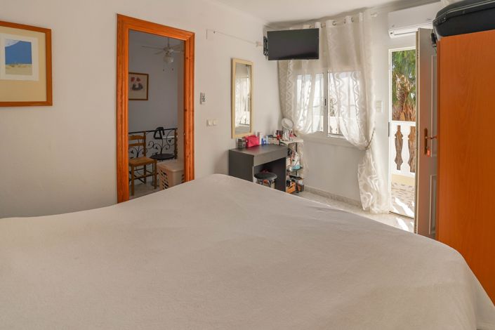 Image No.25-2 Bed Townhouse for sale