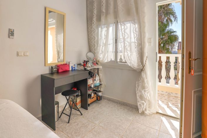 Image No.26-2 Bed Townhouse for sale